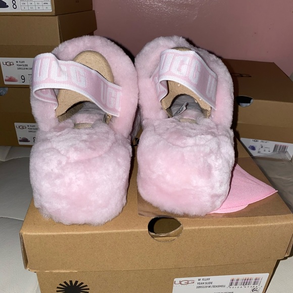 Light Pink FluffYeah Ugg Slides w/free pink mask - Picture 6 of 12